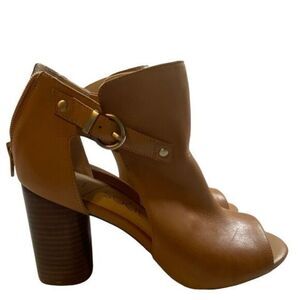 NIB Sole Society Women’s Leather Buckle Peep Toe Chunky Heel Shoe - Size 8.5
